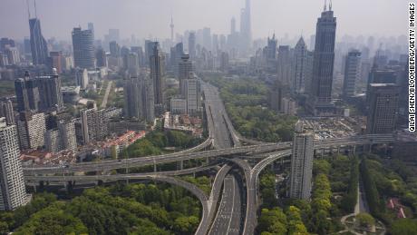 Des routes presque vides à Shanghai pendant un confinement à l’échelle de la ville le 21 avril.