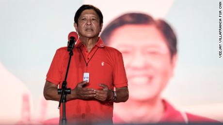 Fils d’un dictateur prêt pour la présidence alors que les Philippines se rendent aux urnes
