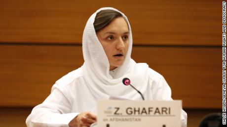 &#39; Les talibans ne peuvent pas nous effacer' déclare la lauréate du prix international des droits des femmes