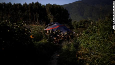 Des débris sont vus sur le site de l’écrasement d’un avion-cargo Antonov appartenant à une société ukrainienne, près de Kavala, en Grèce.