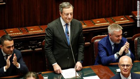 Le Premier ministre italien Mario Draghi s’adresse à la chambre basse du parlement avant un vote de confiance à Rome mercredi.