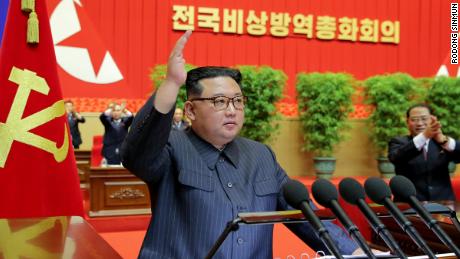 Kim Jong Un de la Corée du Nord déclare sa victoire contre le Covid