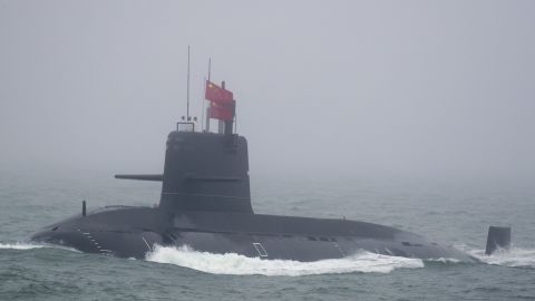 Un sous-marin Great Wall 236 de la marine de l’APL, participe à un défilé naval le 23 avril 2019.