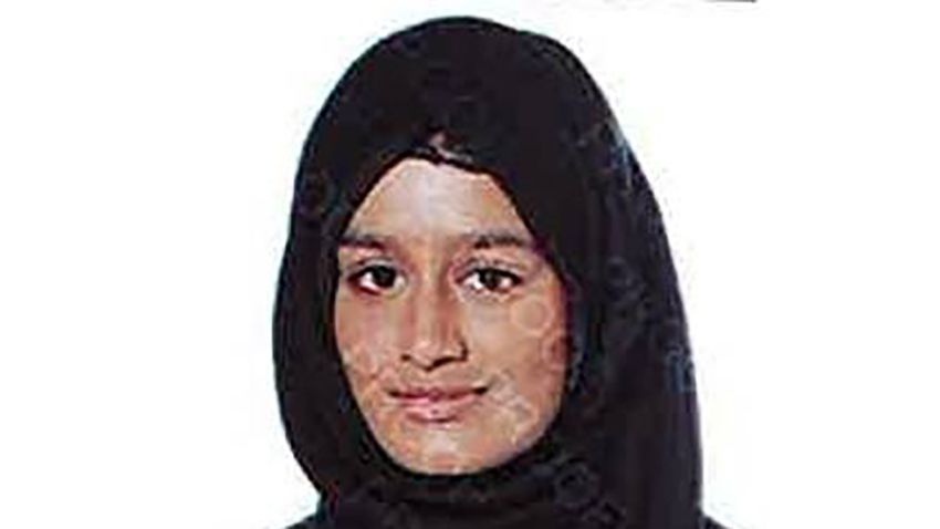 La police britannique a lancé un appel à l’aide vendredi 20 février 2015 pour retrouver trois adolescentes disparues de chez elles à Londres et soupçonnées de se rendre en Syrie. Les filles, dont deux âgées de 15 ans et une de 16 ans, n’ont pas été vues depuis le mardi 17 février 2015, date à laquelle, selon la police, elles ont pris un vol pour Istanbul. L’un d’eux a été nommé comme suit : Shamima Begum, 15 ans, qui voyage peut-être sous le nom d’Aklima Begum, 17 ans, et une seconde sous le nom de Kadiza Sultana, 16 ans. La troisième fille est identifiée comme Amira Abase, 15 ans.